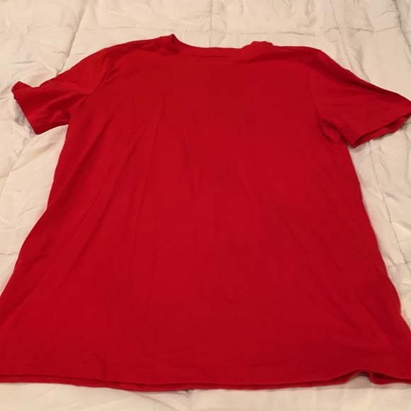 Shawn White gray shorts and a red T-shirt - Picture 4 of 4